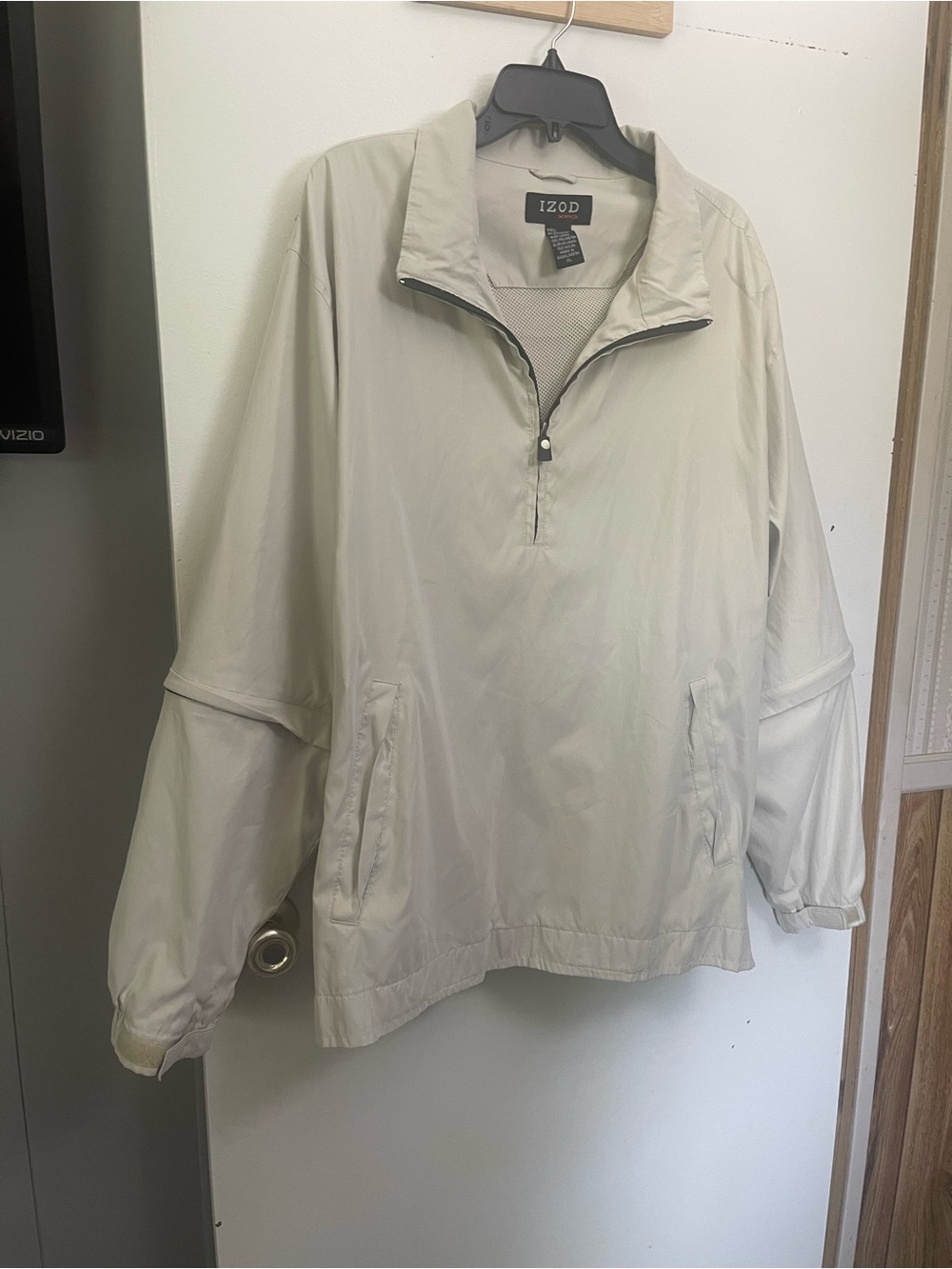 IZOD Men’s Light Cream Half-Zip Pullover Jacket size XL.